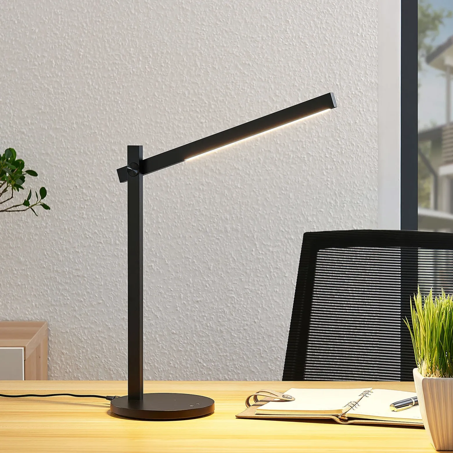 Lámpara de mesa LED Lindby Loretta, 43 cm, negra, CCT