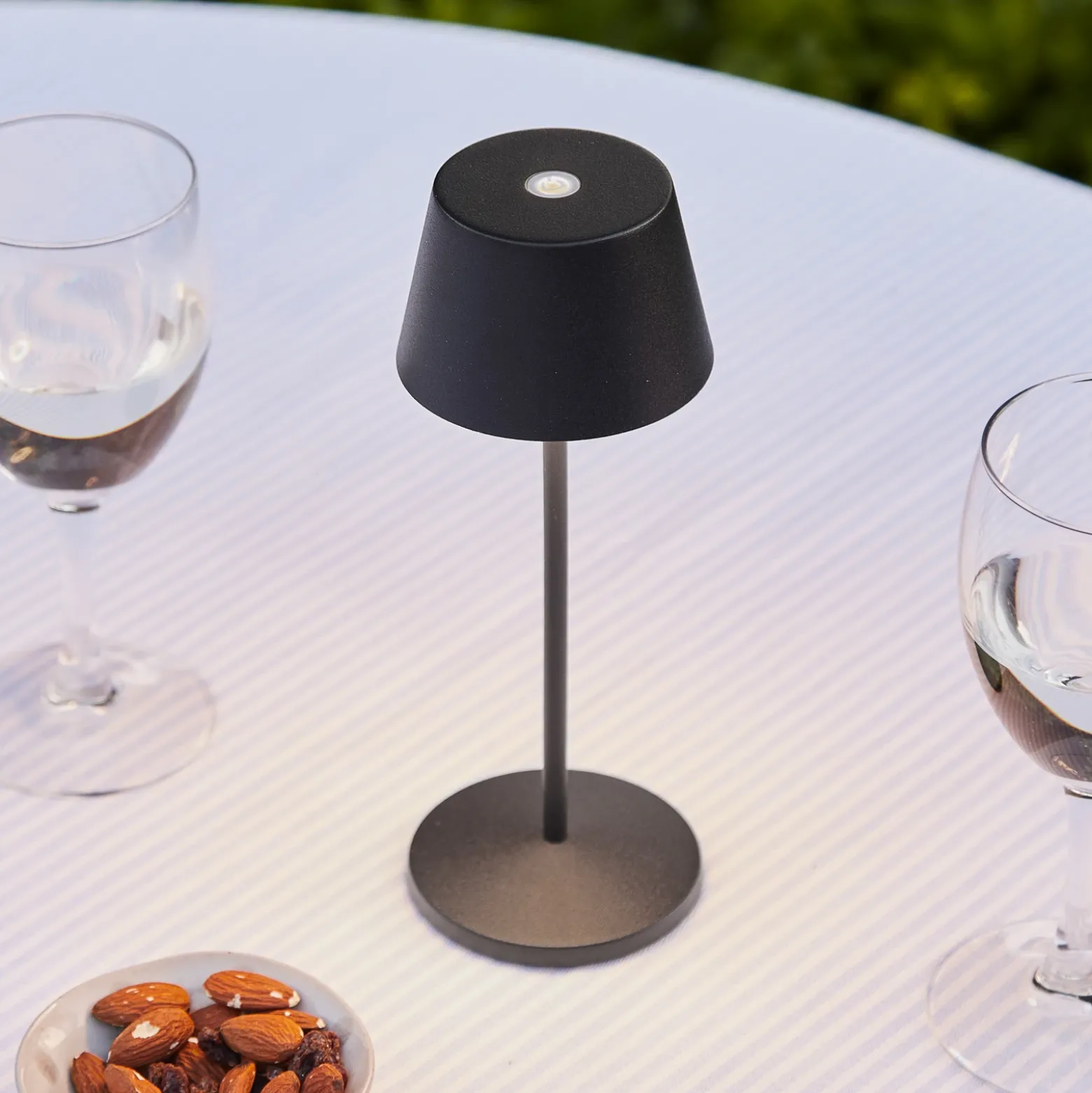 Lámpara de mesa LED LOOM DESIGN Modi Micro, IP65, negro