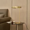 Lámpara de mesa LED Lucande Yekta, color latón, 59 cm, atenuable