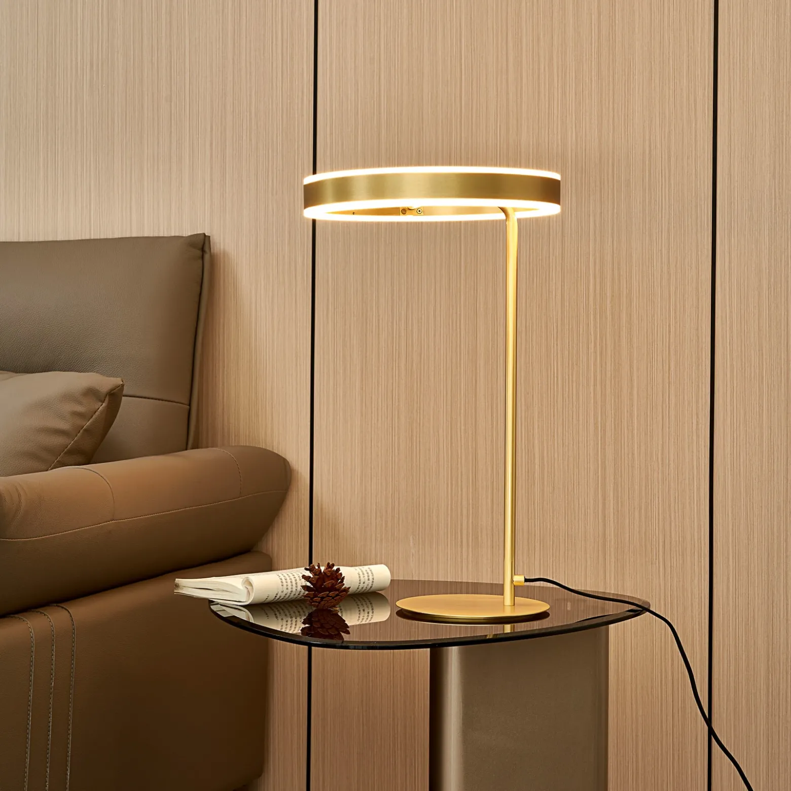 Lámpara de mesa LED Lucande Yekta, color latón, 59 cm, atenuable