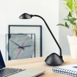 Lámpara de mesa LED MAULarc, negra, altura 38 cm, flexible
