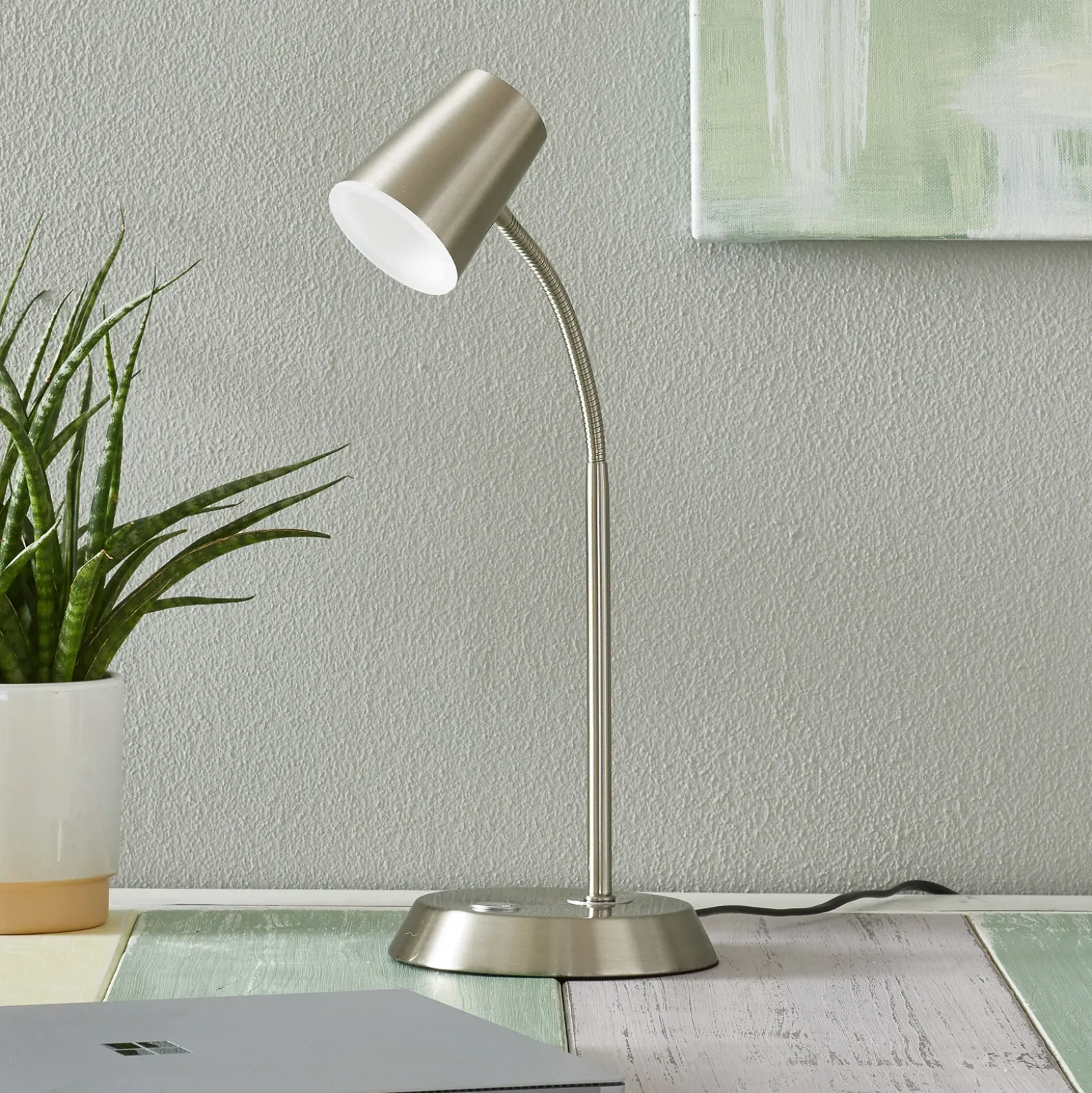 Lámpara de mesa LED Narcos en color níquel
