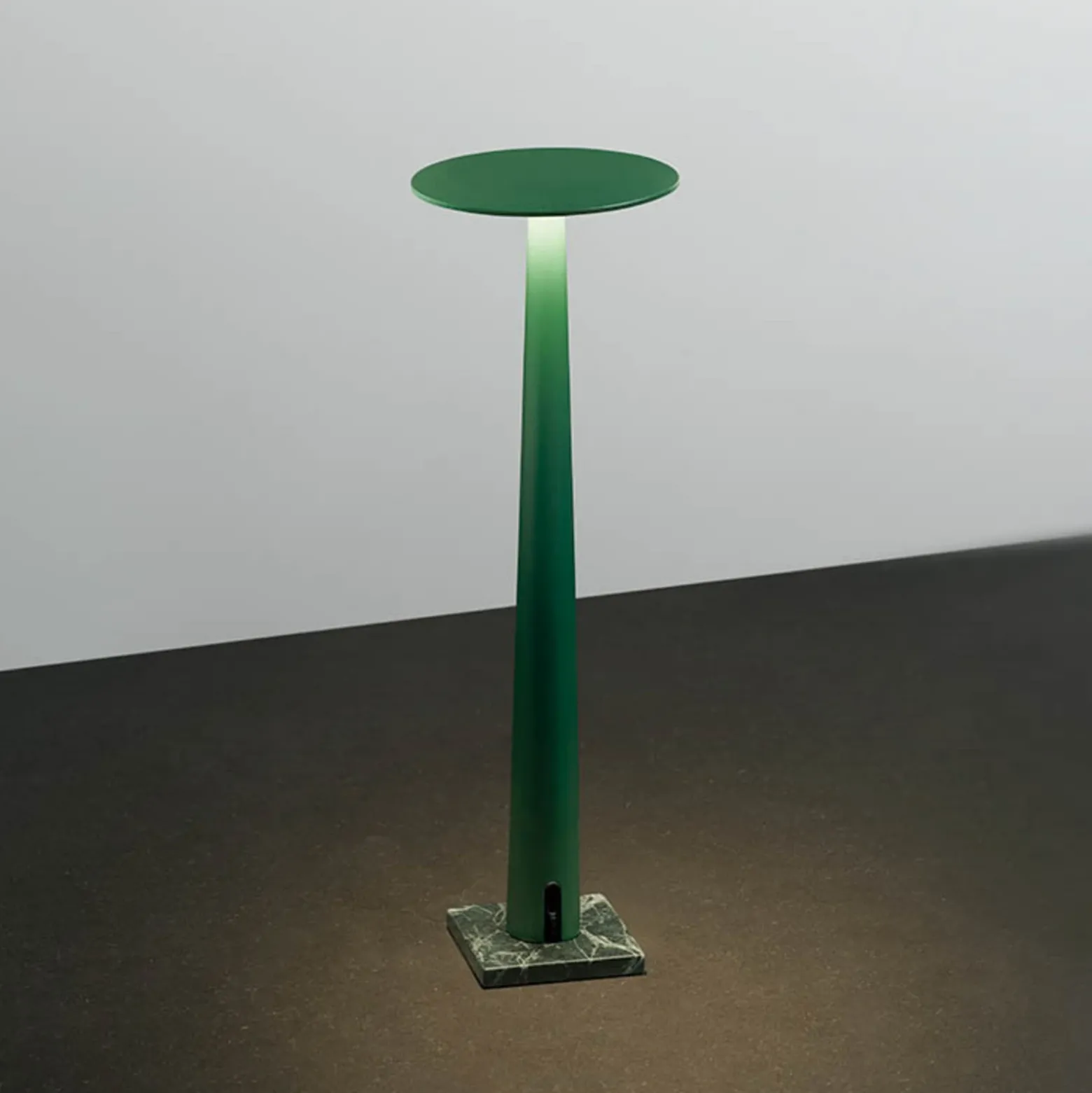 Lámpara de mesa LED Nemo Portofino, verde esmeralda, mármol