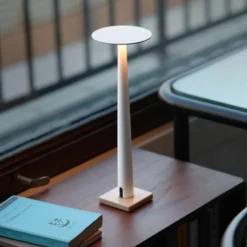 lámpara de mesa LED Nemo Portofino, blanca, mármol