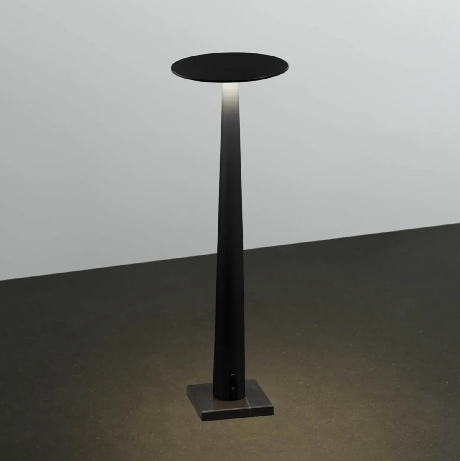 Lámpara de mesa LED Nemo Portofino, negra, mármol