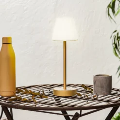 Lámpara de mesa LED Newgarden Lola Slim con batería, latón