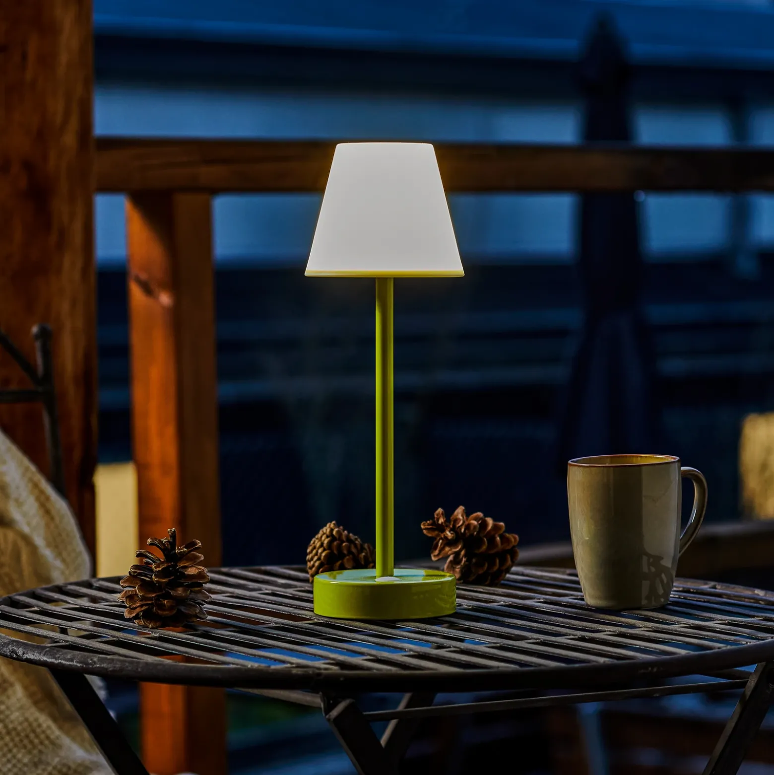 Lámpara de mesa LED Newgarden Lola Slim con batería, color lima