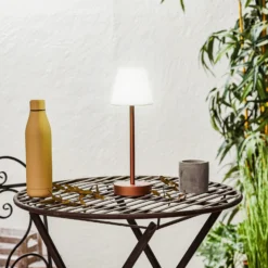 Lámpara de mesa LED Newgarden Lola Slim con batería, oro rosa