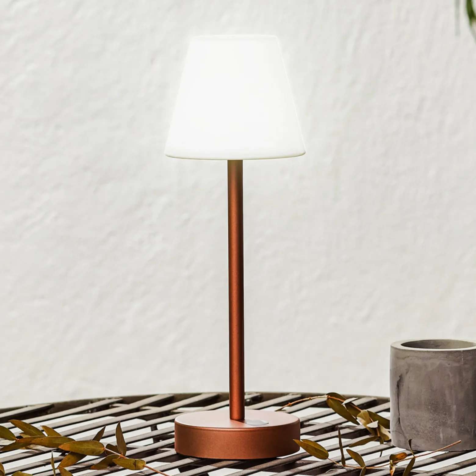 Lámpara de mesa LED Newgarden Lola Slim con batería, oro rosa