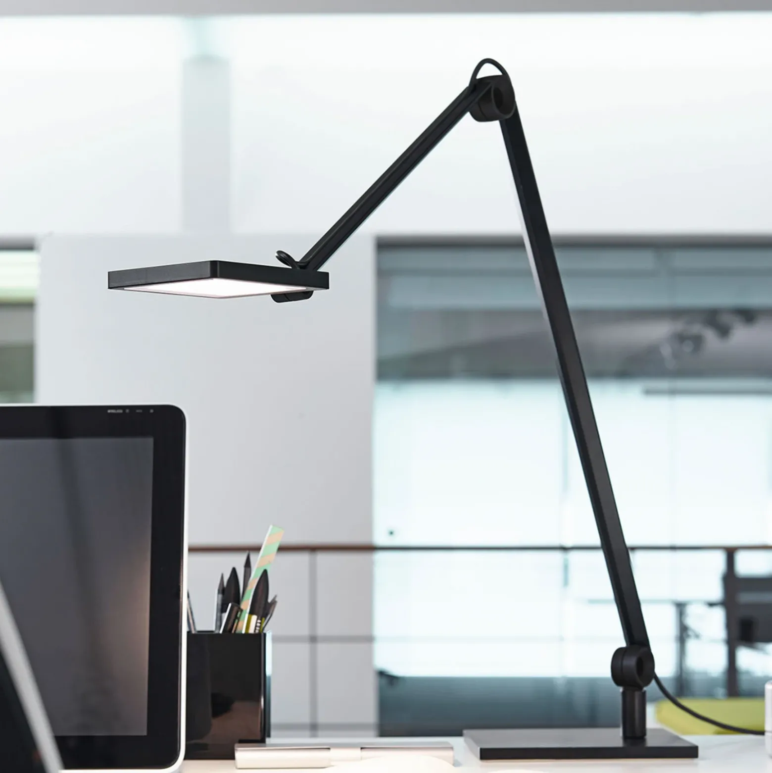 Lámpara de mesa LED PARA.MI FTL 108 R negro 940