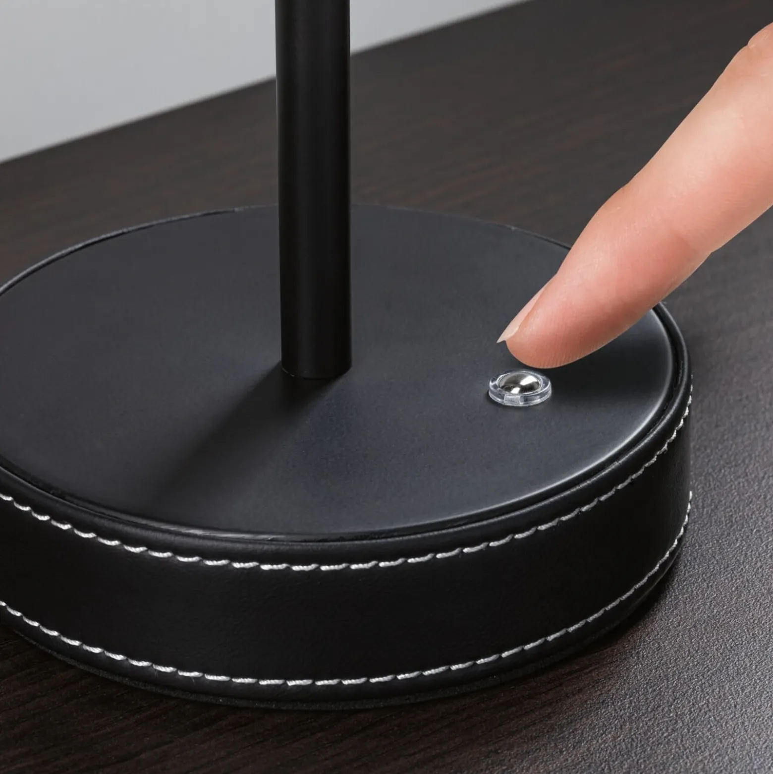 lámpara de mesa LED Pellini de Paulmann, negra, down, CCT