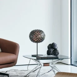 Lámpara de mesa LED Planet, atenuador, ahumado