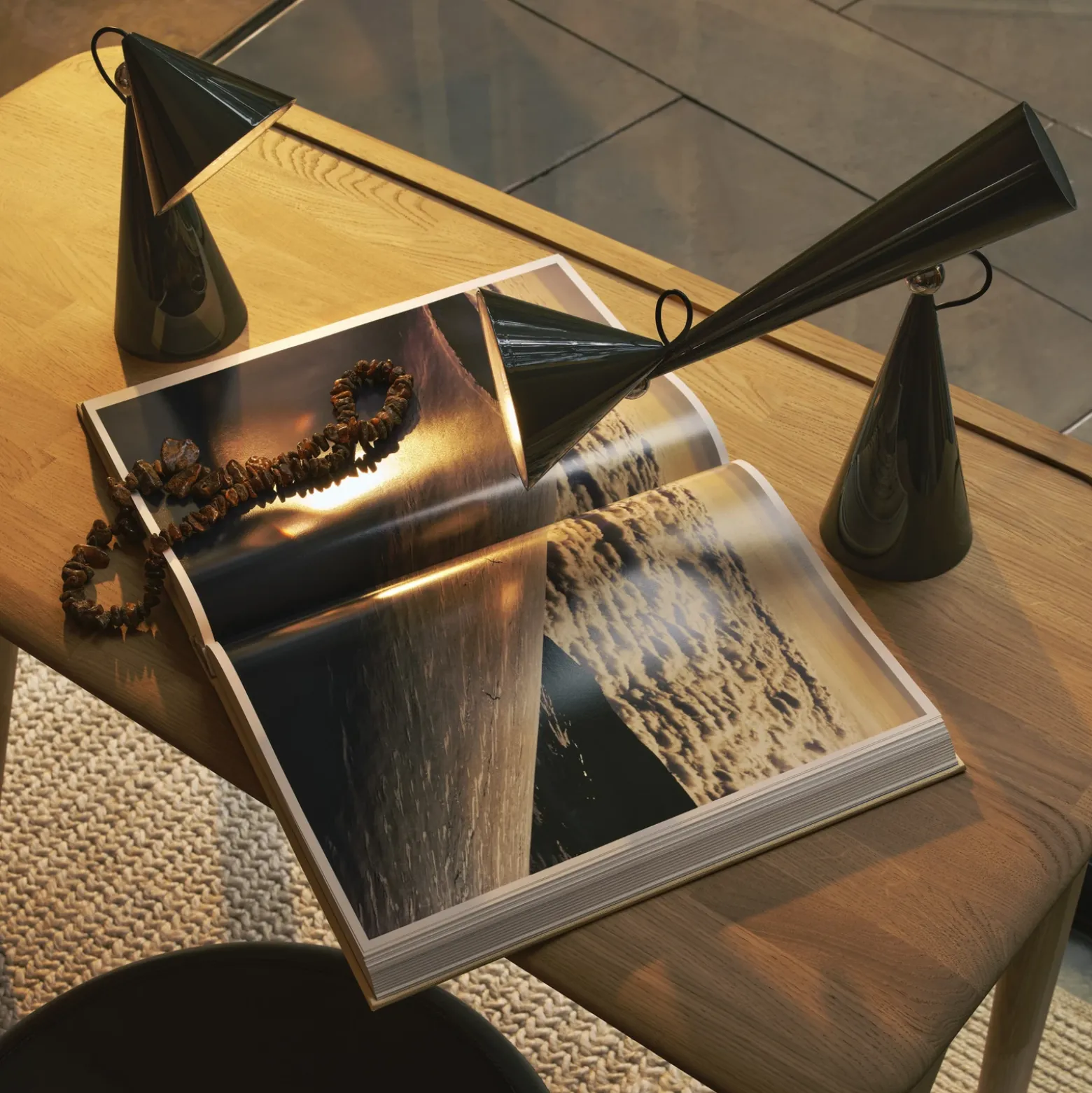 Lámpara de mesa LED Pose de Tom Dixon, antracita, altura 25 cm