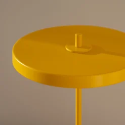 Lámpara de mesa LED recargable UMAGE Asteria Move, amarillo sol liso, 31 cm