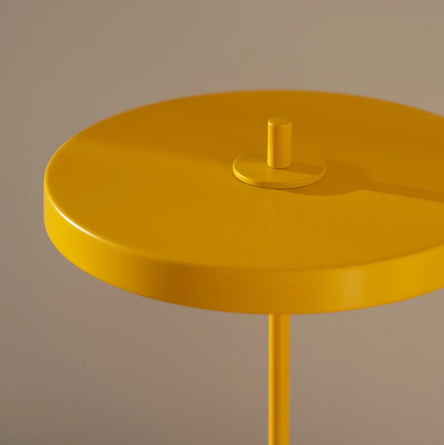 Lámpara de mesa LED recargable UMAGE Asteria Move, amarillo sol liso, 31 cm