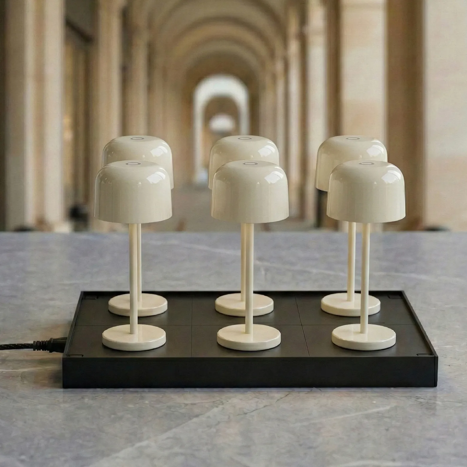 Lámpara de mesa LED recargable Quill, beige, juego de 6 unidades, base de carga
