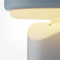 Lámpara de mesa LED recargable Topo, azul claro, altura 20 cm, metal, con