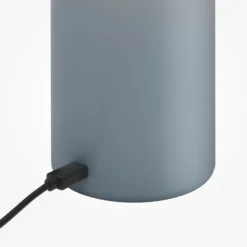 Lámpara de mesa LED recargable Topo, azul claro, altura 20 cm, metal, con