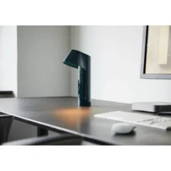 Lámpara de mesa LED recargable LOOM DESIGN Willow, verde, aluminio, IP54