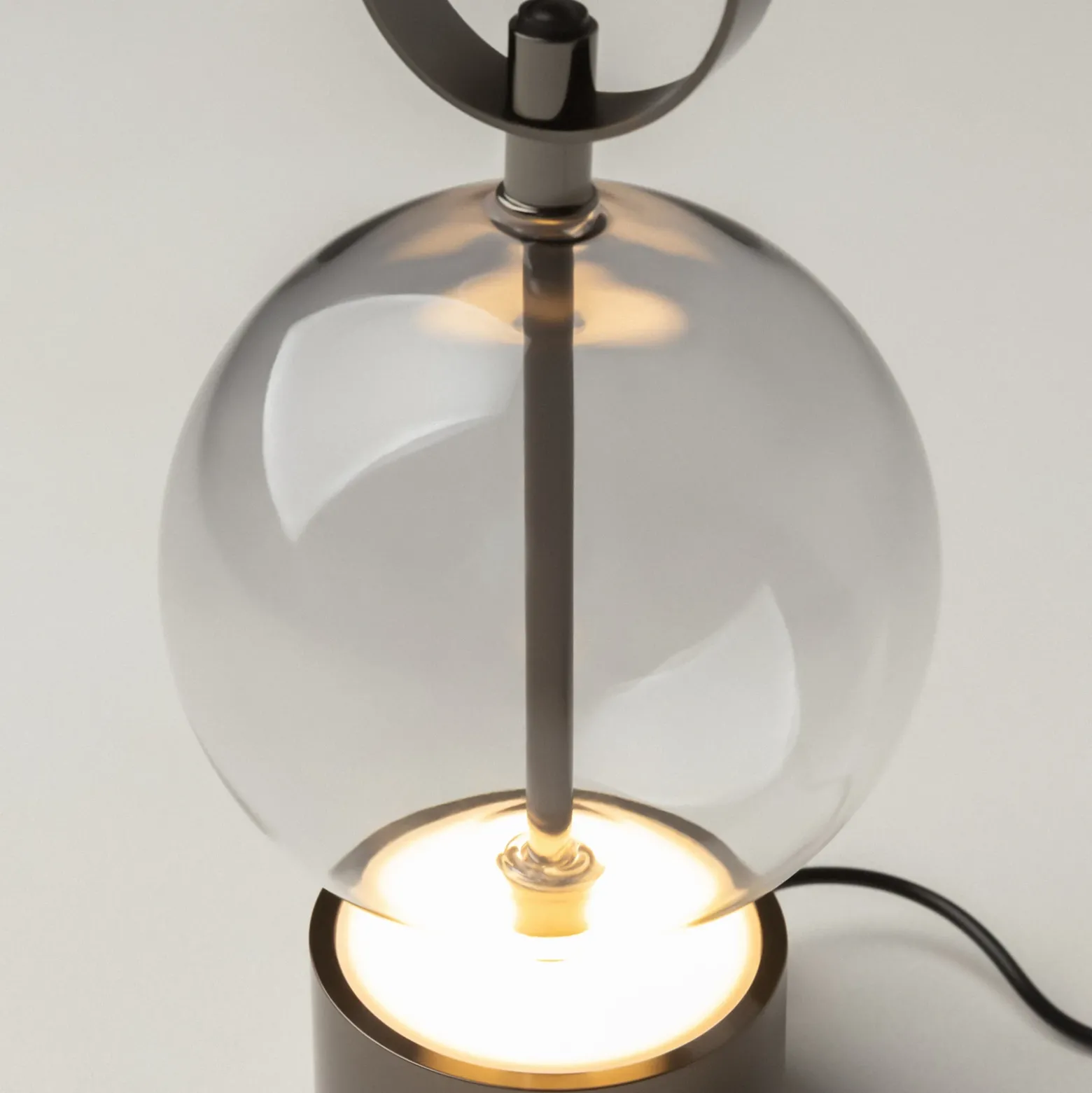 Lámpara de mesa LED recargable DOUBLE MOON, gris ahumado, altura 25 cm, cristal