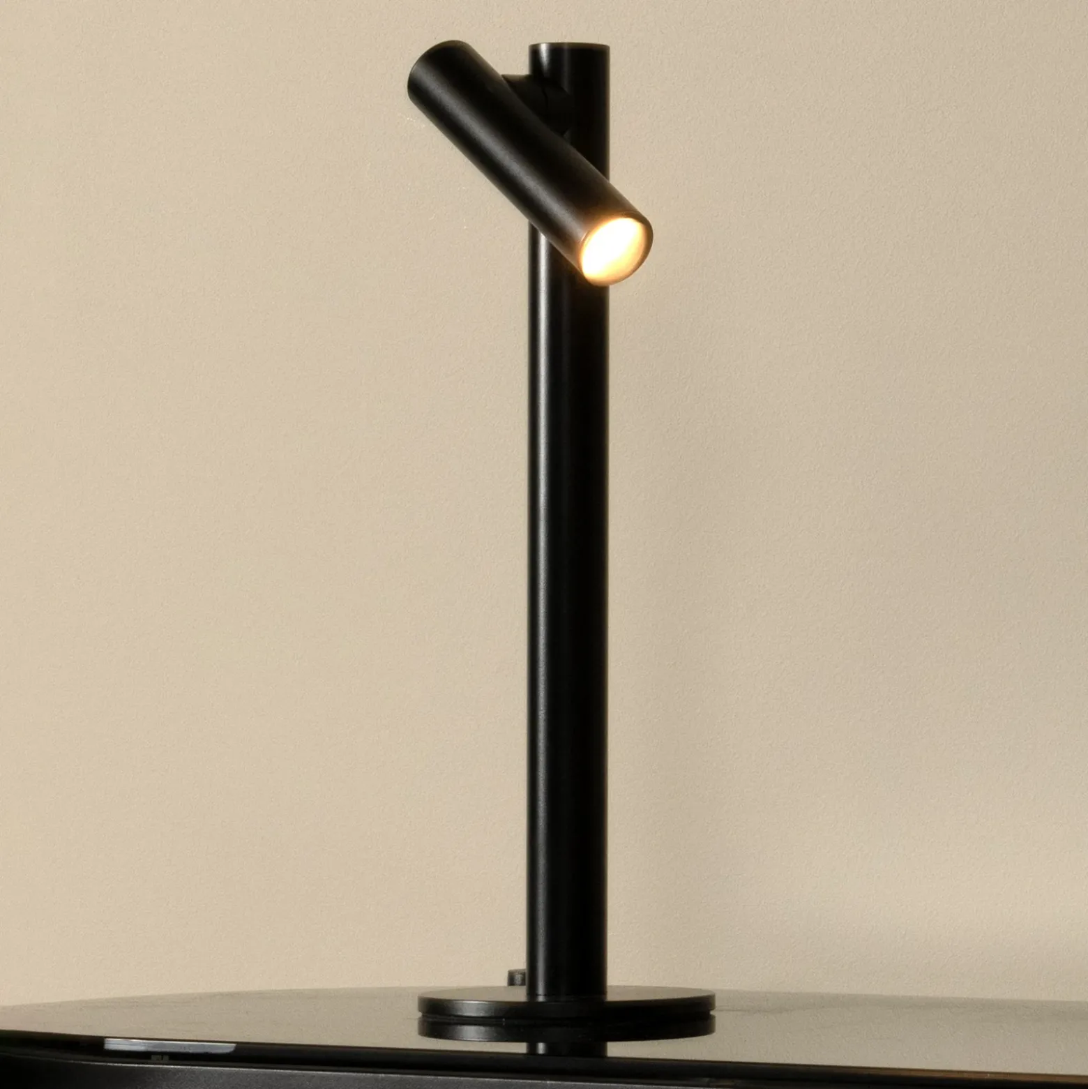 Lámpara de mesa LED recargable Antrim, negra, 1 luz, IP54, atenuable