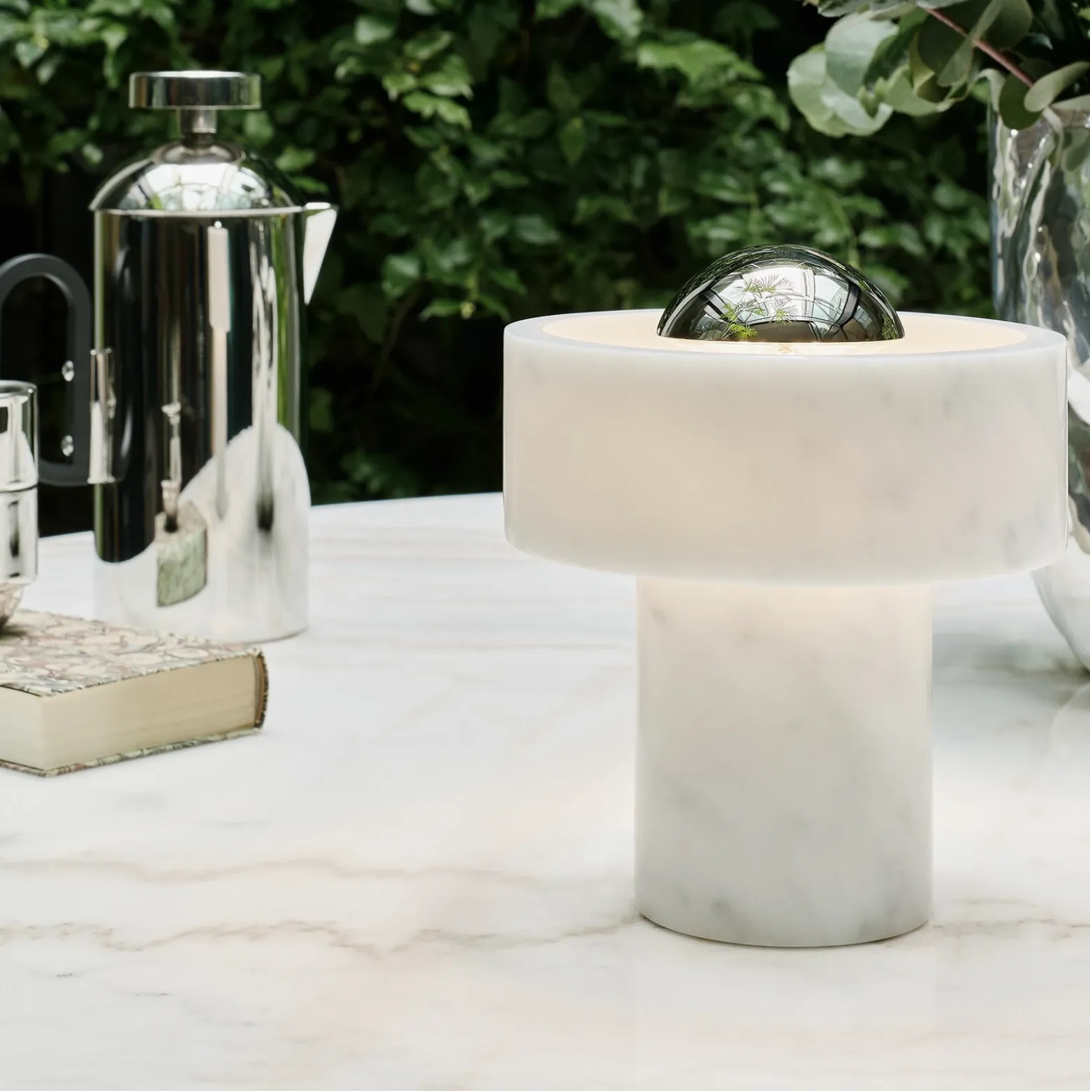 lámpara de mesa LED recargable Stone de Tom Dixon, color plateado, 19 cm