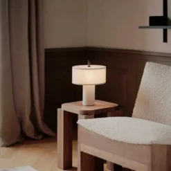 Lámpara de mesa LED recargable New Works Margin Beige, CCT, atenuable