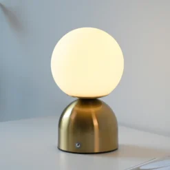 Lámpara de mesa LED recargable RUDI, dorada, altura 20 cm, CCT, regulación