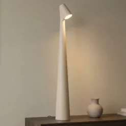 Lámpara de mesa LED recargable Africa de Vibia, altura 40 cm, beige claro