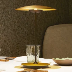 Lámpara de mesa LED recargable MARSET «Ginger», aluminio, latón, atenuable.