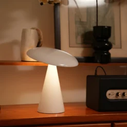 Lámpara de mesa LED recargable Beacon Kinoko, blanca, 27 cm, CCT