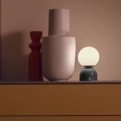 Lámpara de mesa LED recargable RUDI, negra, altura 20 cm, CCT, regulación táctil