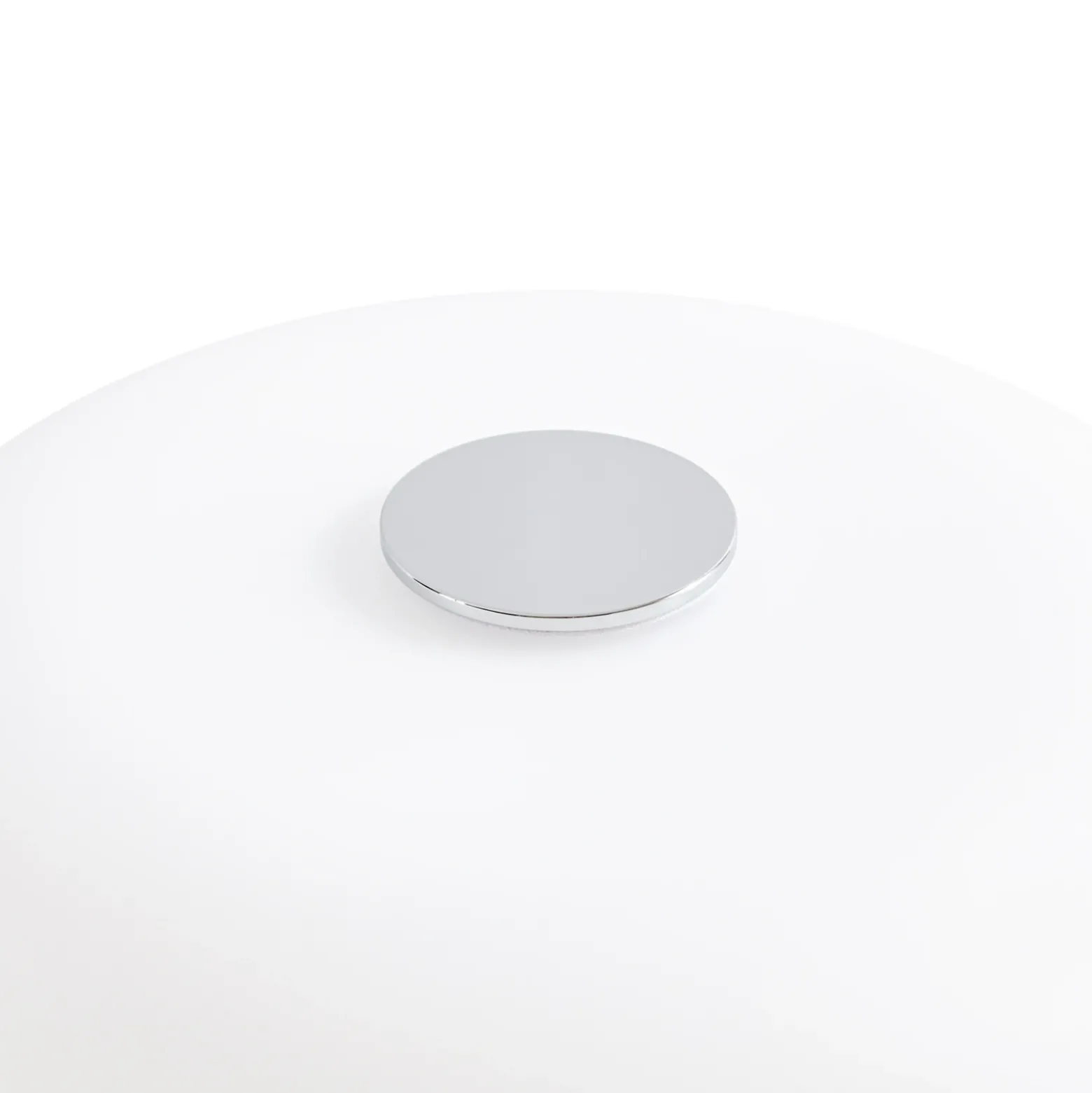 Lámpara de mesa LED recargable Lucande Anoria, cromada/blanca, cristal, IP44,