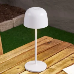 Lámpara de mesa LED recargable Lindby Arietty, blanca, atenuable, IP65