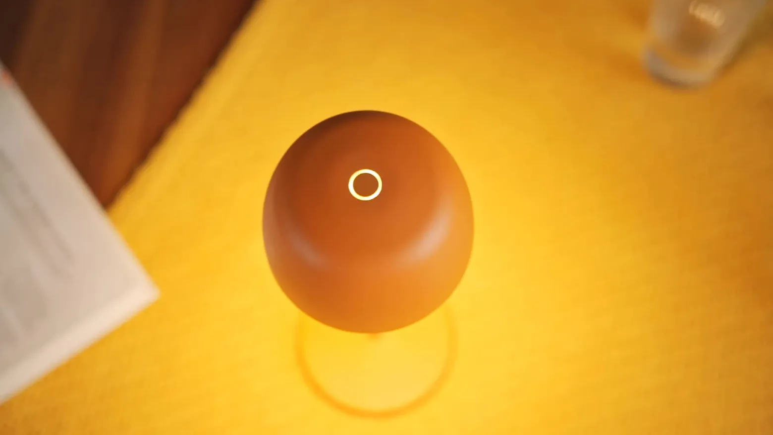 Lámpara de mesa LED recargable Arietty de Lindby, naranja, atenuable, IP65