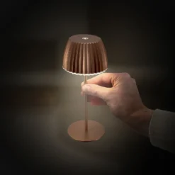 Lámpara de mesa LED recargable Brilo unplugged Riffle, 20 cm, cobre