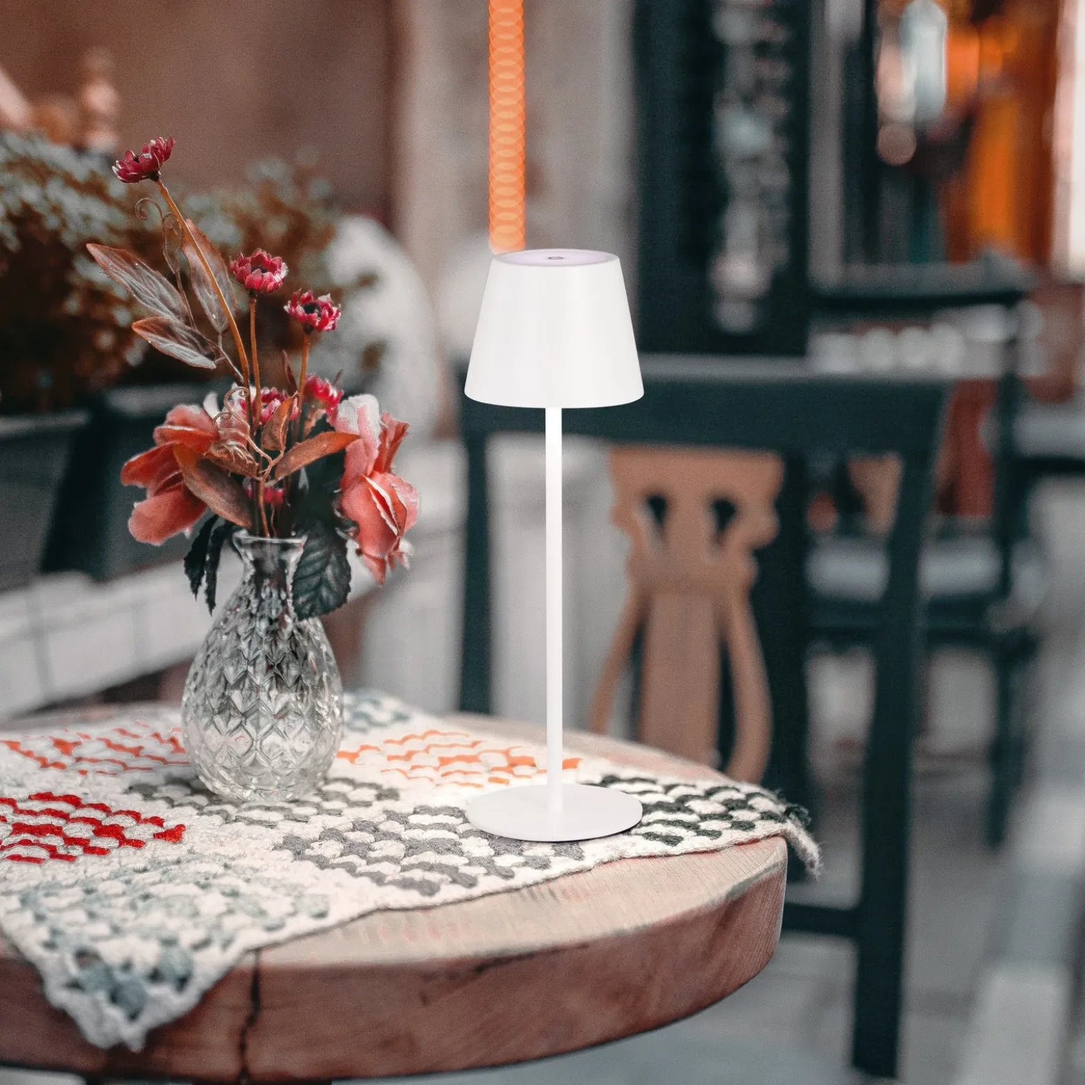 Lámpara de mesa LED recargable Viletto, blanca, IP54
