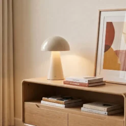 Lámpara de mesa LED recargable Lindby Nevijo, beige, Ø 20 cm, USB, atenuador de