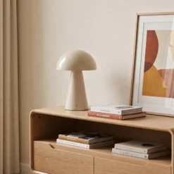 Lámpara de mesa LED recargable Lindby Nevijo, beige, Ø 20 cm, USB, atenuador de