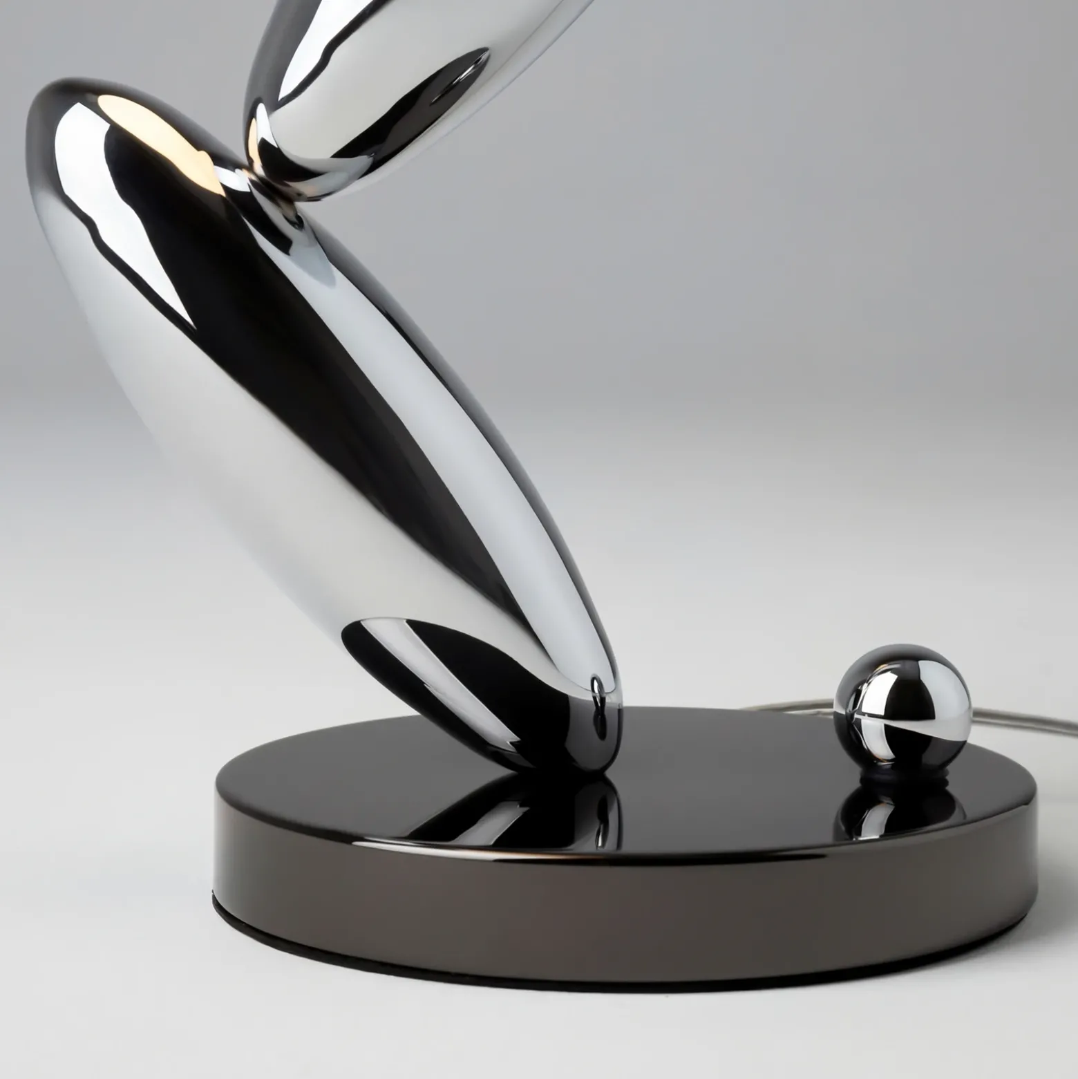 Lámpara de mesa LED RESONANCE, platino/ópal, 37 cm, metal/cristal, atenuable