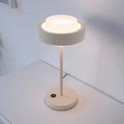 Lámpara de mesa LED SCHÖNER WOHNEN Elmo, brisa de arena, 3000 K, atenuable