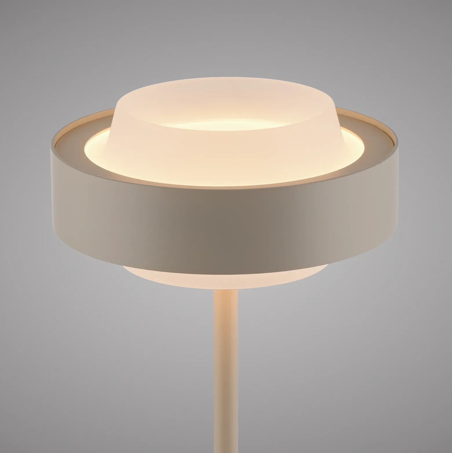 Lámpara de mesa LED SCHÖNER WOHNEN Elmo, brisa de arena, 3000 K, atenuable