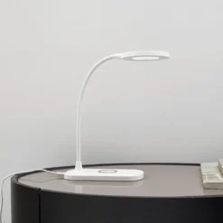 Lámpara de mesa LED Siona de Lindby, blanca, CCT, atenuable, estación de carga