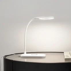 Lámpara de mesa LED Siona de Lindby, blanca, CCT, atenuable, estación de carga