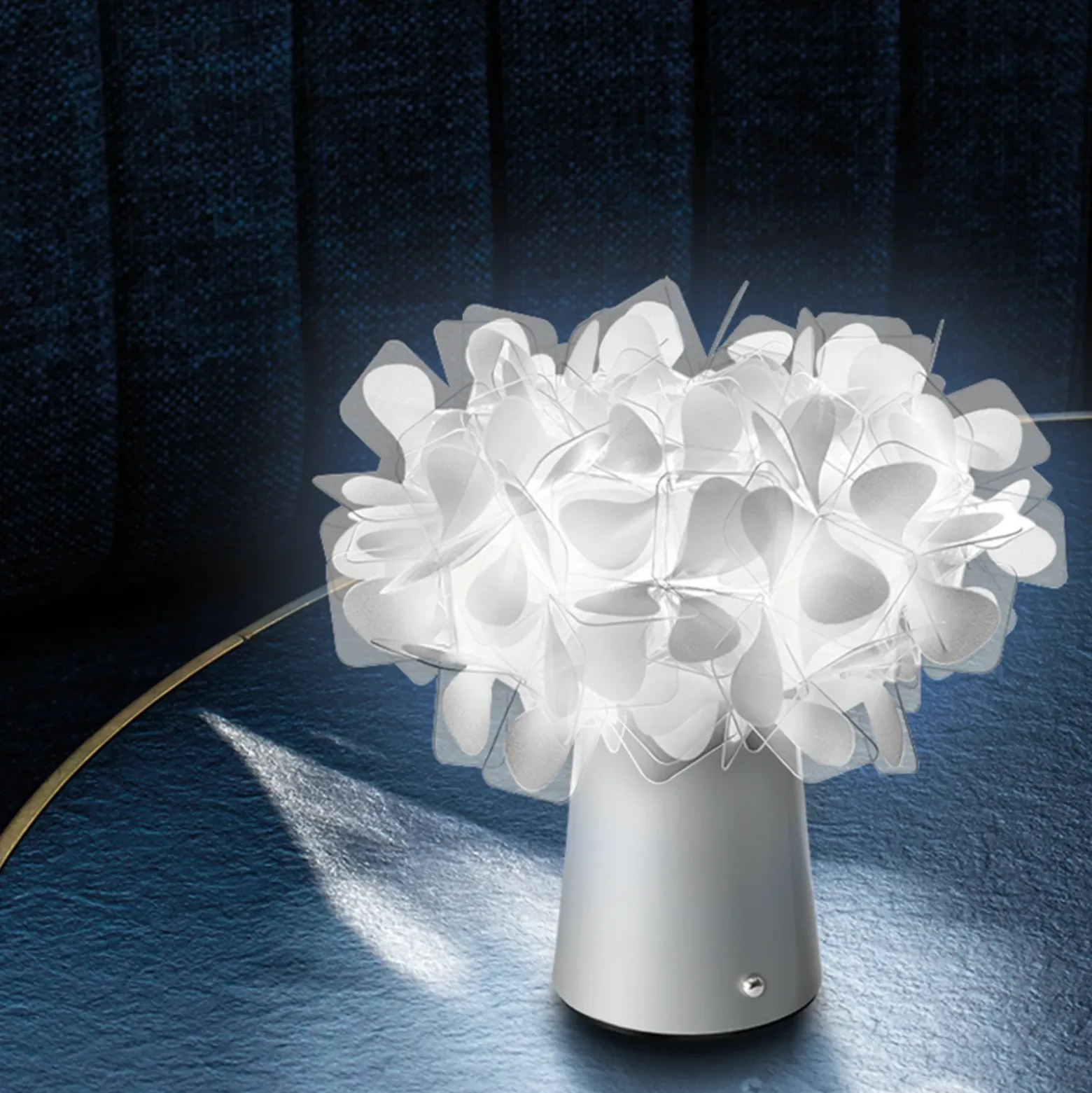 Lámpara de mesa LED Slamp Clizia atenuable «Mama Non Mama», color blanco