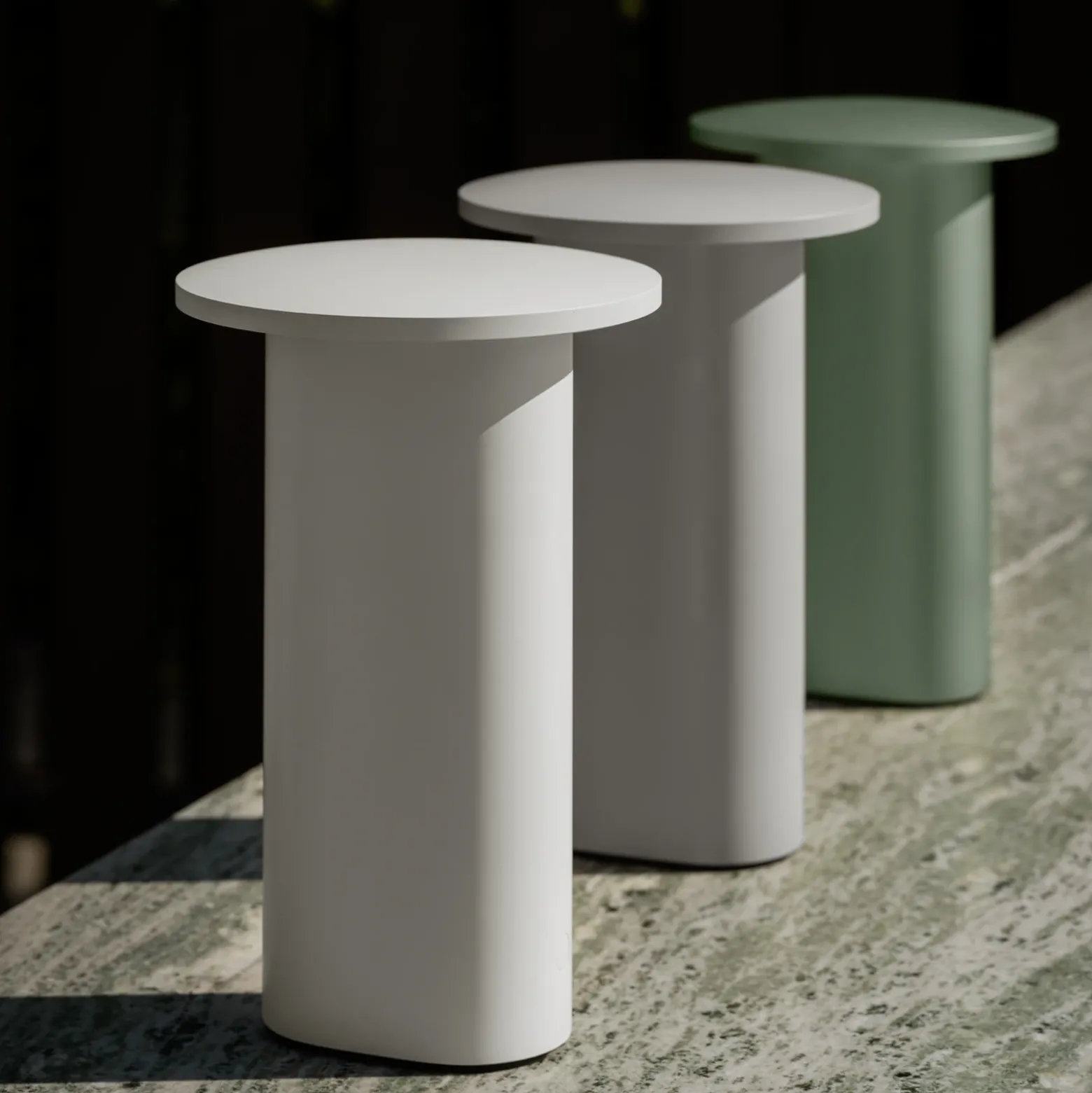 lámpara de mesa LED Solae de Fritz Hansen, blanca, aluminio, IP44