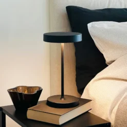 Lámpara de mesa LED Starlight de Dyberg Larsen, negra, metal