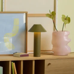 Lámpara de mesa LED Tower, verde oscuro, altura 32 cm, metal