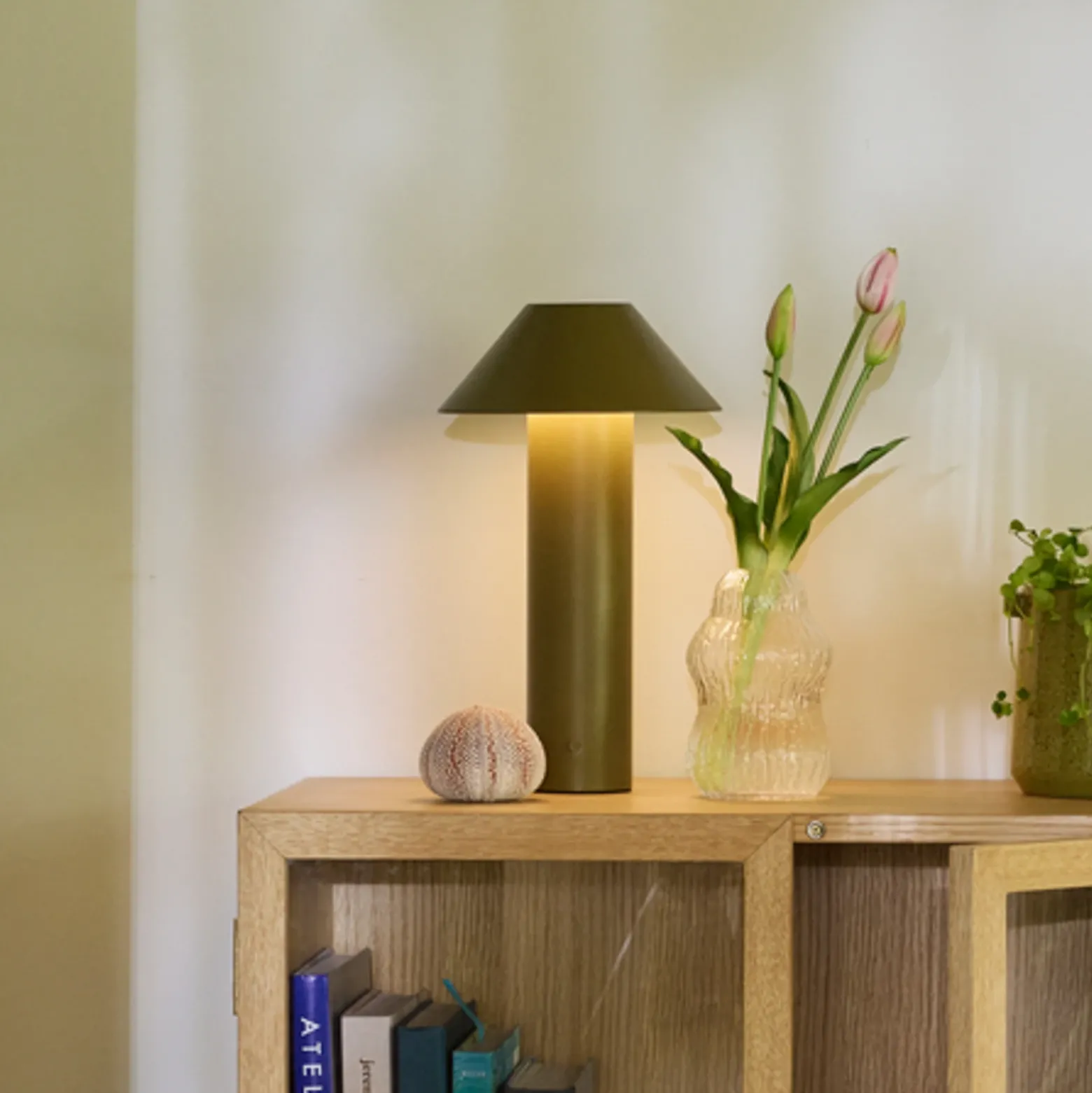 Lámpara de mesa LED Tower, verde oscuro, altura 32 cm, metal