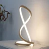 Lámpara de mesa LED Twist de Paul Neuhaus, color arena, altura 42 cm